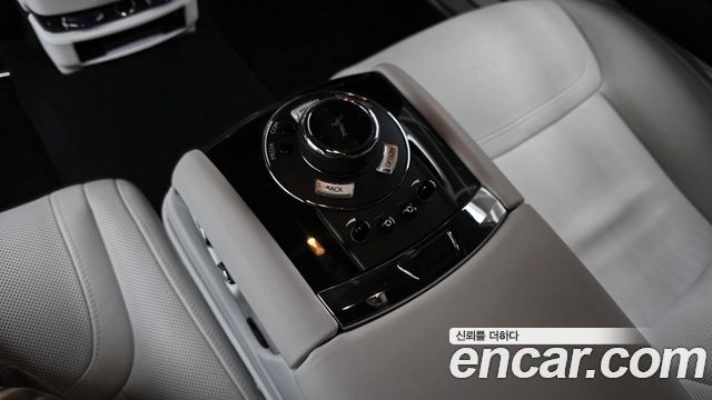 Rolls-Royce Ghost 2019 — photo 18