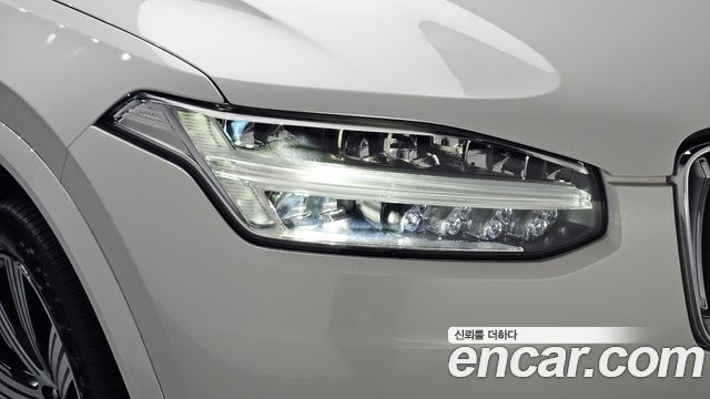 Volvo XC90 2022 — photo 8