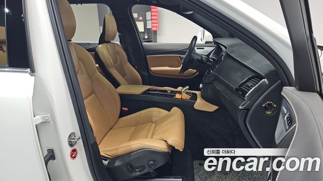 Volvo XC90 2022 — photo 16