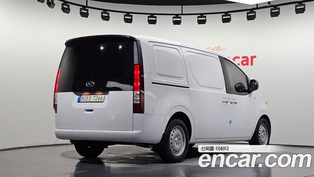 Hyundai Staria 2022 — photo 2