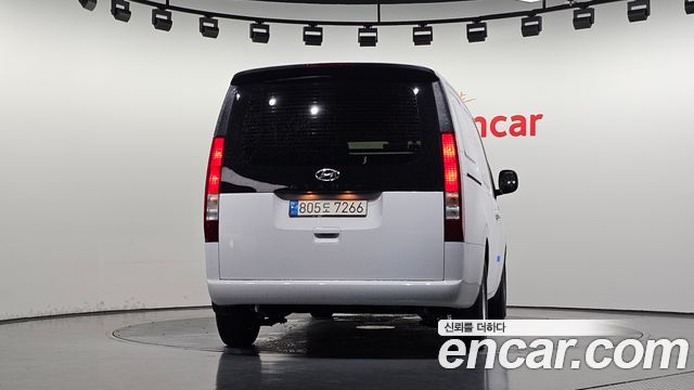 Hyundai Staria 2022 — photo 4