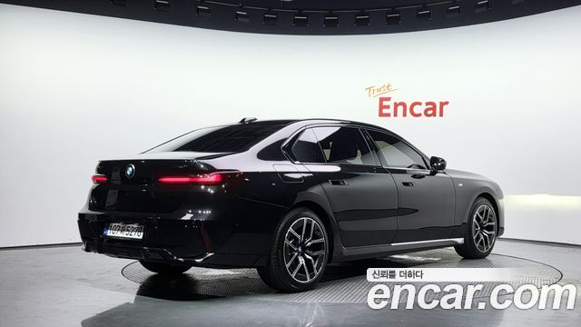 BMW 7-Series 2024 — photo 2