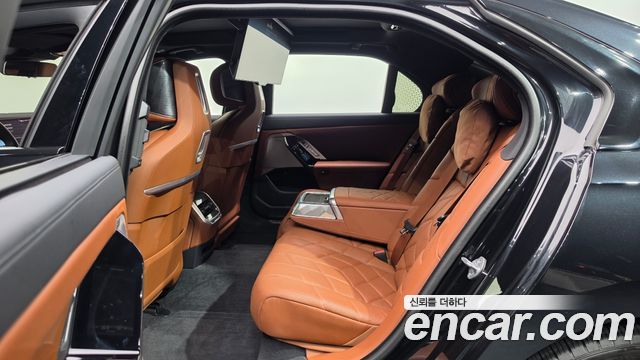 BMW 7-Series 2024 — photo 11