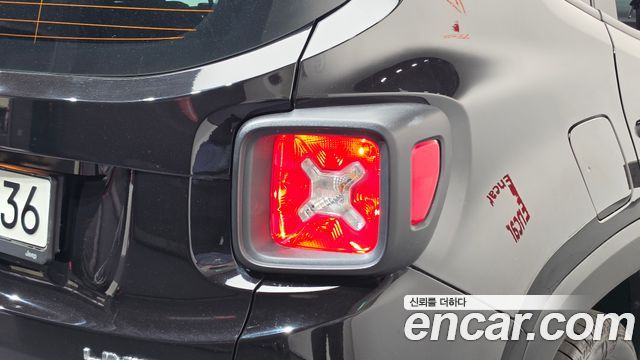 Jeep Renegade 2022 — photo 9
