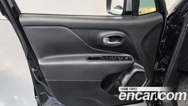 Jeep Renegade 2022 — photo 14
