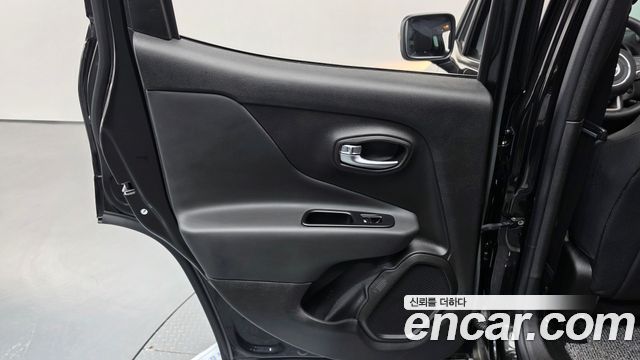 Jeep Renegade 2022 — photo 15