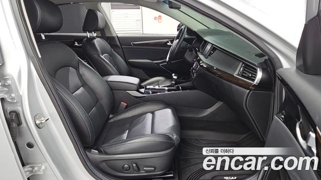 Kia K7 2018 — photo 12