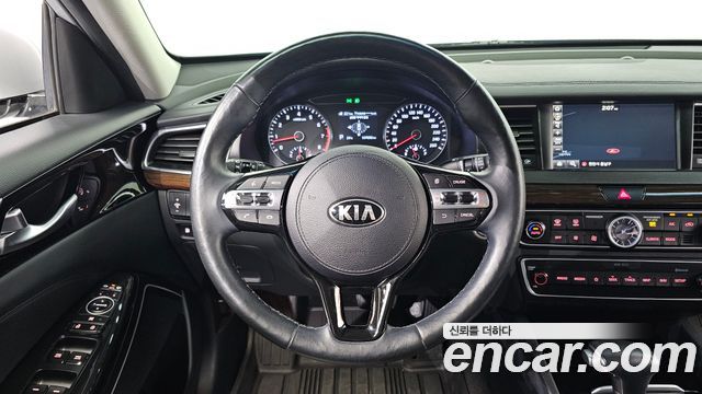 Kia K7 2018 — photo 15