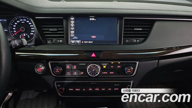 Kia K7 2018 — photo 16
