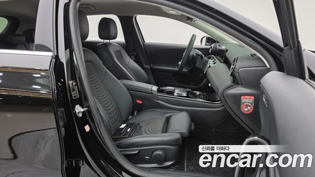 Mercedes-Benz A-Class 2020 — photo 11