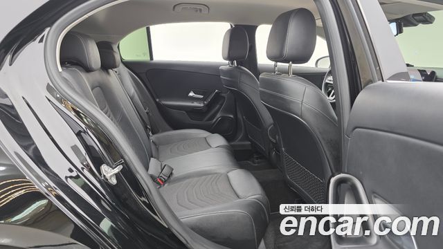 Mercedes-Benz A-Class 2020 — photo 12