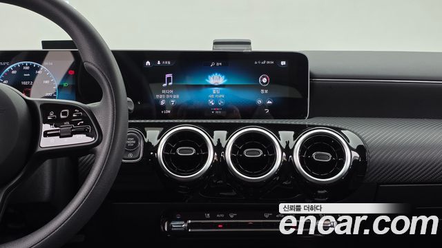 Mercedes-Benz A-Class 2020 — photo 14