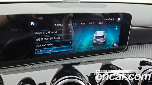 Mercedes-Benz A-Class 2020 — photo 16