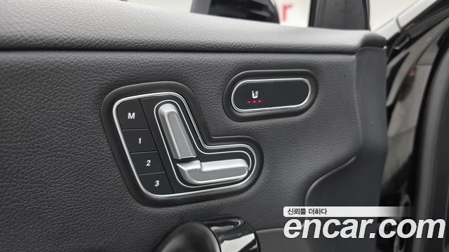Mercedes-Benz A-Class 2020 — photo 18