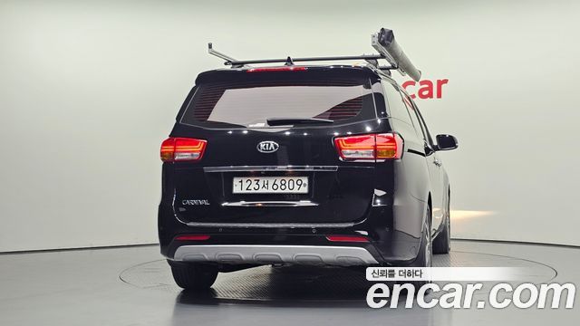 Kia Canival 2017 — photo 4