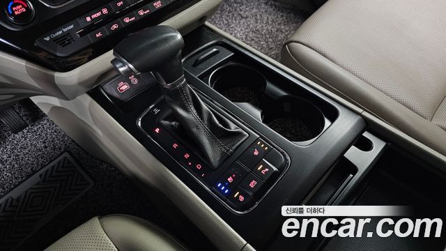 Kia Canival 2017 — photo 9