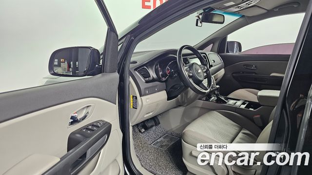 Kia Canival 2017 — photo 10