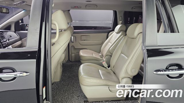 Kia Canival 2017 — photo 11