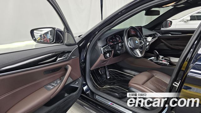 BMW 5-Series 2021 — photo 10