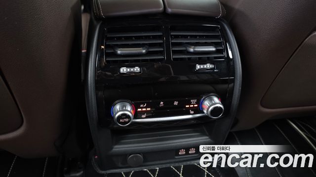 BMW 5-Series 2021 — photo 18