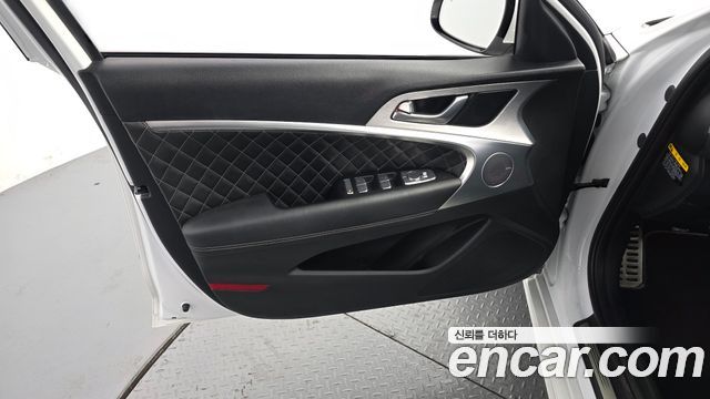 Genesis G70 2019 — photo 14