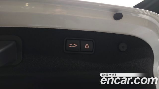 Genesis G70 2019 — photo 31