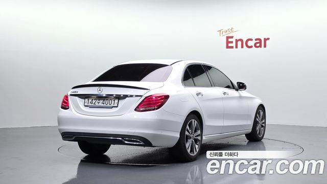 Mercedes-Benz C-Class 2018 — photo 2