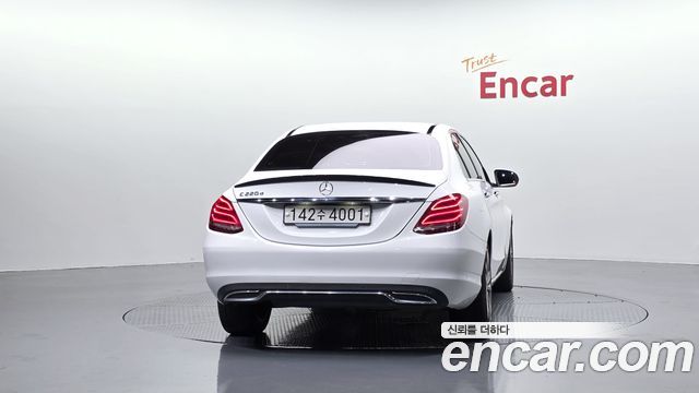 Mercedes-Benz C-Class 2018 — photo 4