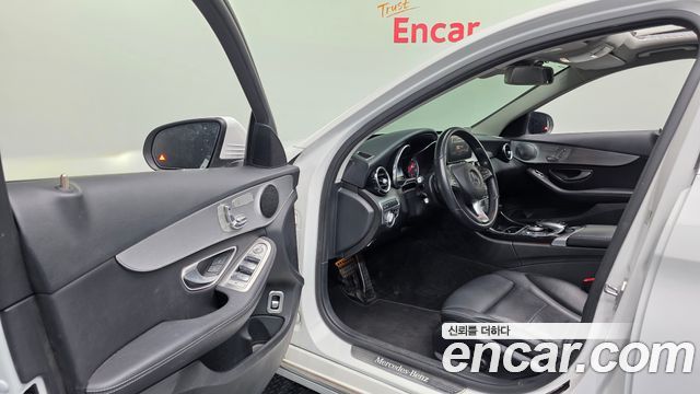 Mercedes-Benz C-Class 2018 — photo 13