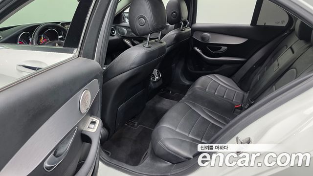 Mercedes-Benz C-Class 2018 — photo 18