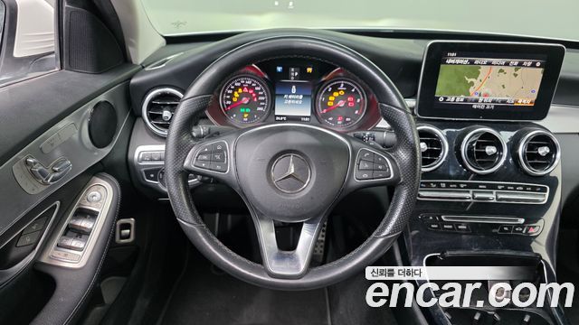 Mercedes-Benz C-Class 2018 — photo 19