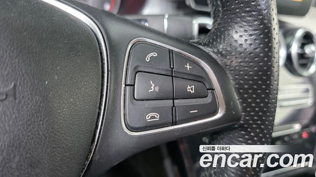 Mercedes-Benz C-Class 2018 — photo 25