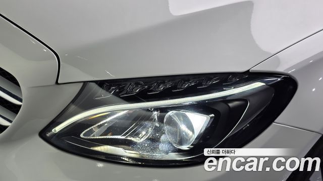 Mercedes-Benz C-Class 2018 — photo 8