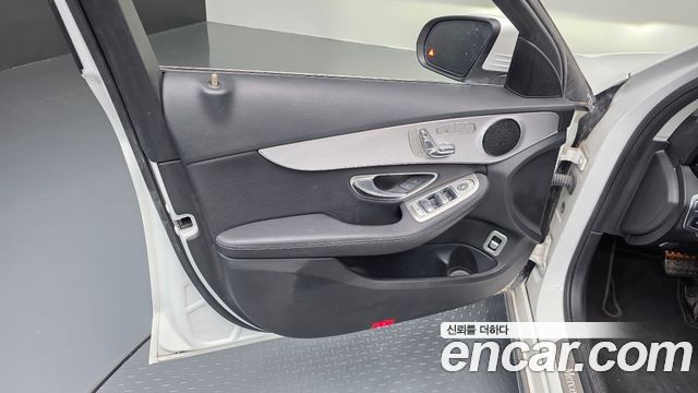 Mercedes-Benz C-Class 2018 — photo 14