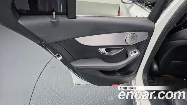 Mercedes-Benz C-Class 2018 — photo 15