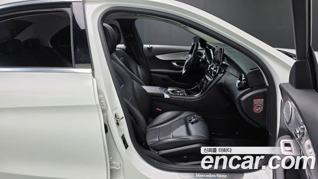 Mercedes-Benz C-Class 2018 — photo 16