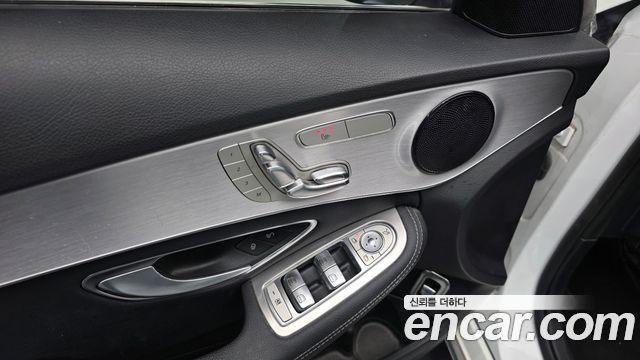 Mercedes-Benz C-Class 2018 — photo 27