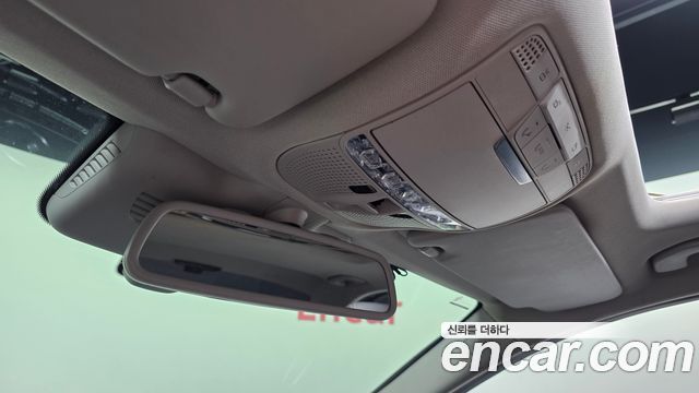 Mercedes-Benz C-Class 2018 — photo 28