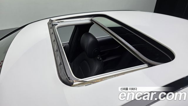 Mercedes-Benz C-Class 2018 — photo 29