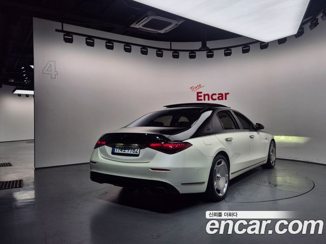 Mercedes-Benz S-Class 2023 — photo 9