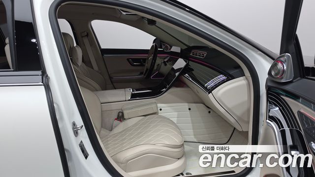 Mercedes-Benz S-Class 2023 — photo 11