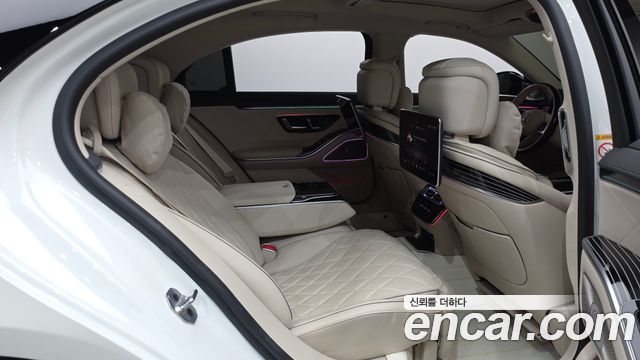 Mercedes-Benz S-Class 2023 — photo 12