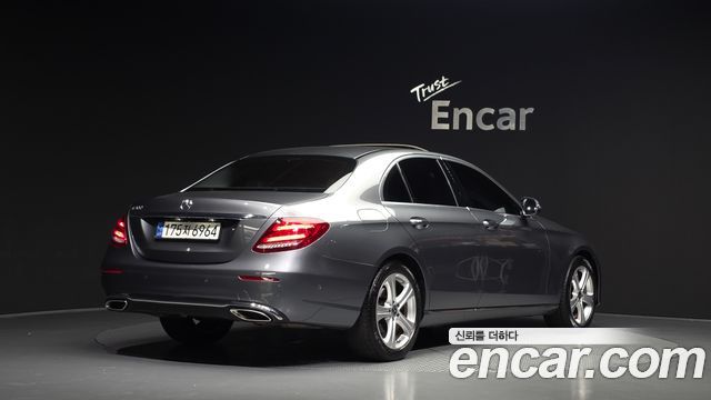 Mercedes-Benz E-Class 2018 — photo 2