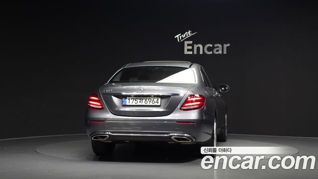 Mercedes-Benz E-Class 2018 — photo 4