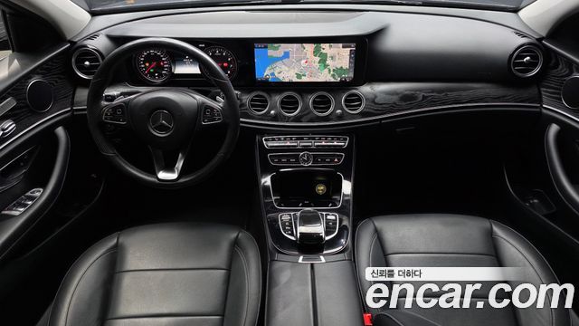 Mercedes-Benz E-Class 2018 — photo 10