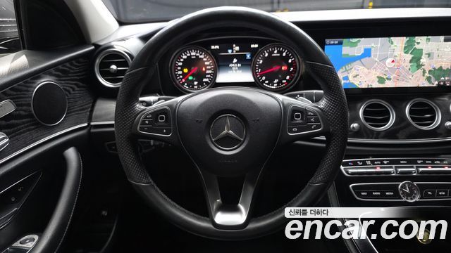 Mercedes-Benz E-Class 2018 — photo 19