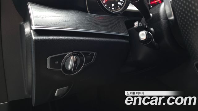 Mercedes-Benz E-Class 2018 — photo 25