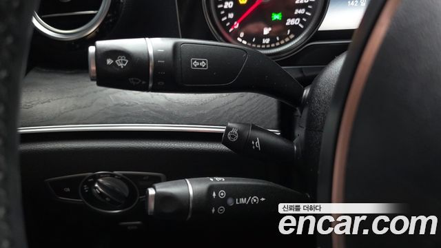 Mercedes-Benz E-Class 2018 — photo 26