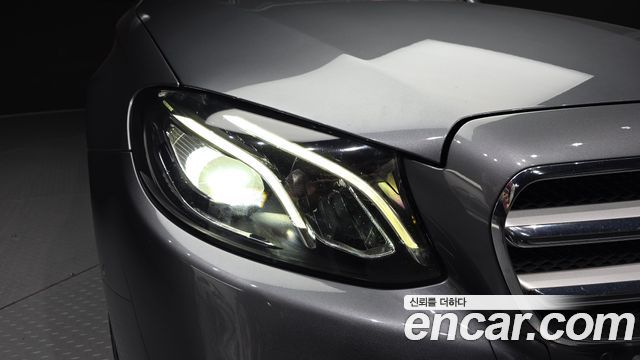 Mercedes-Benz E-Class 2018 — photo 8