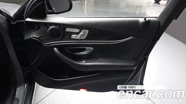 Mercedes-Benz E-Class 2018 — photo 14